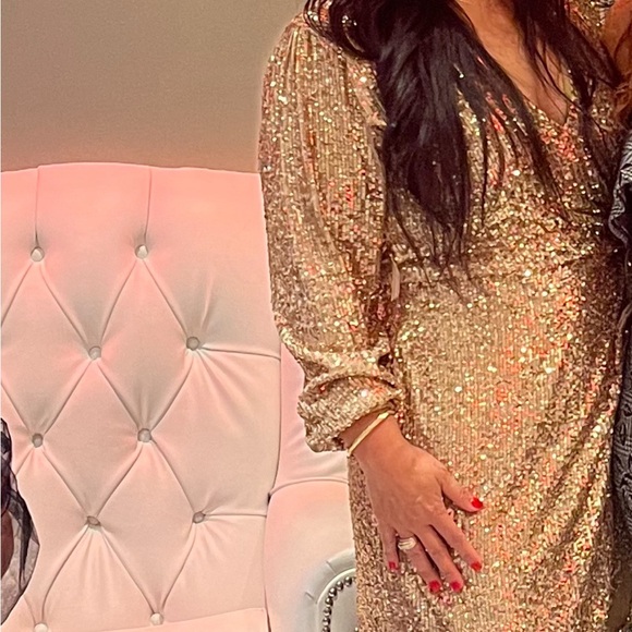 GOLD DRESS - Picture 12 of 12